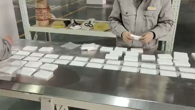 Pocket wallet tissue packaging machine